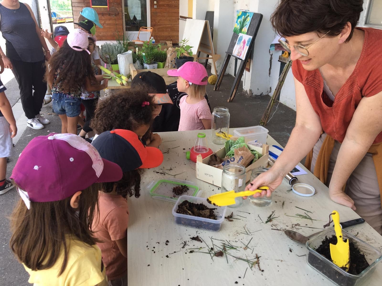 Plantation à l'école Lo Garric